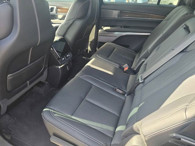 Used 2026 Cadillac Vistiq Luxury image 13