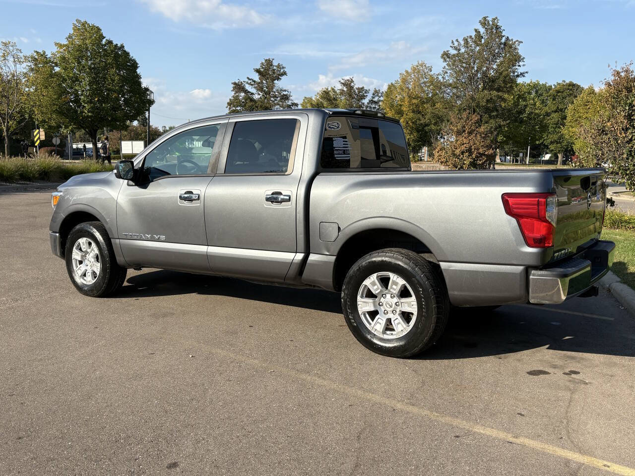 Used 2018 Nissan Titan SV AWD/4WD image 13