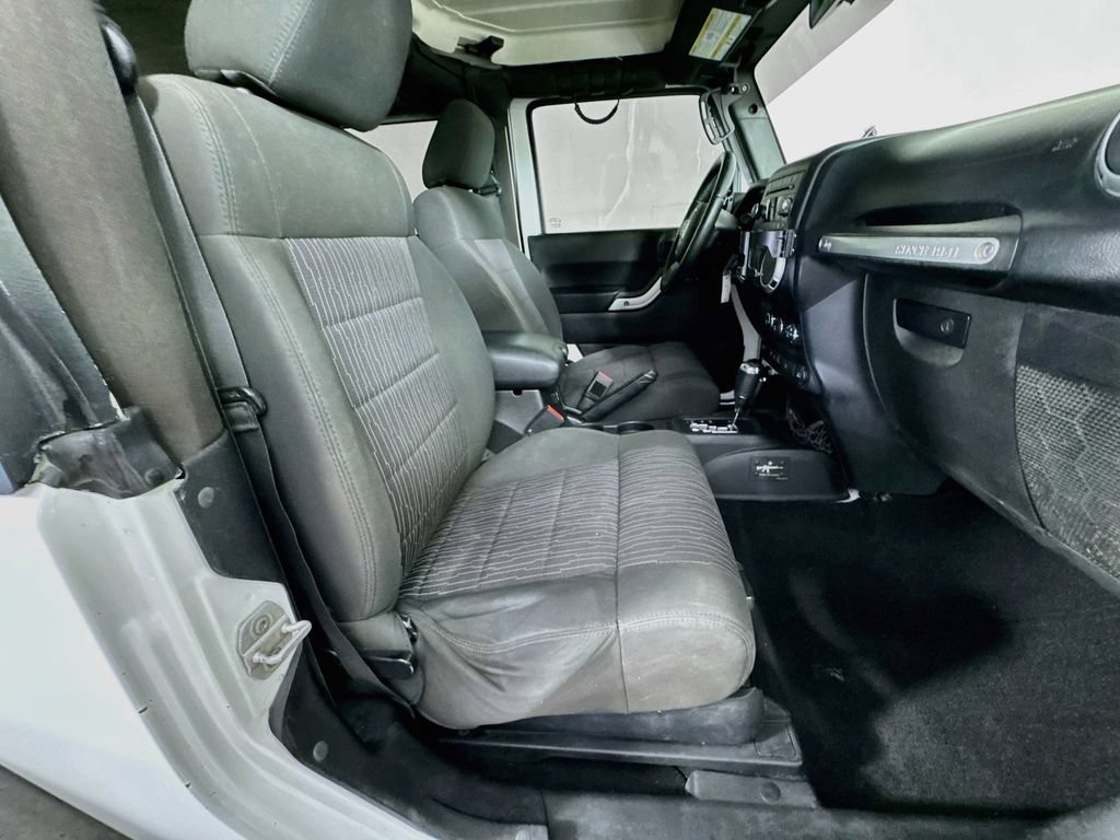 Used 2012 Jeep Wrangler Rubicon w/ PWR Convenience Group AWD/4WD image 31