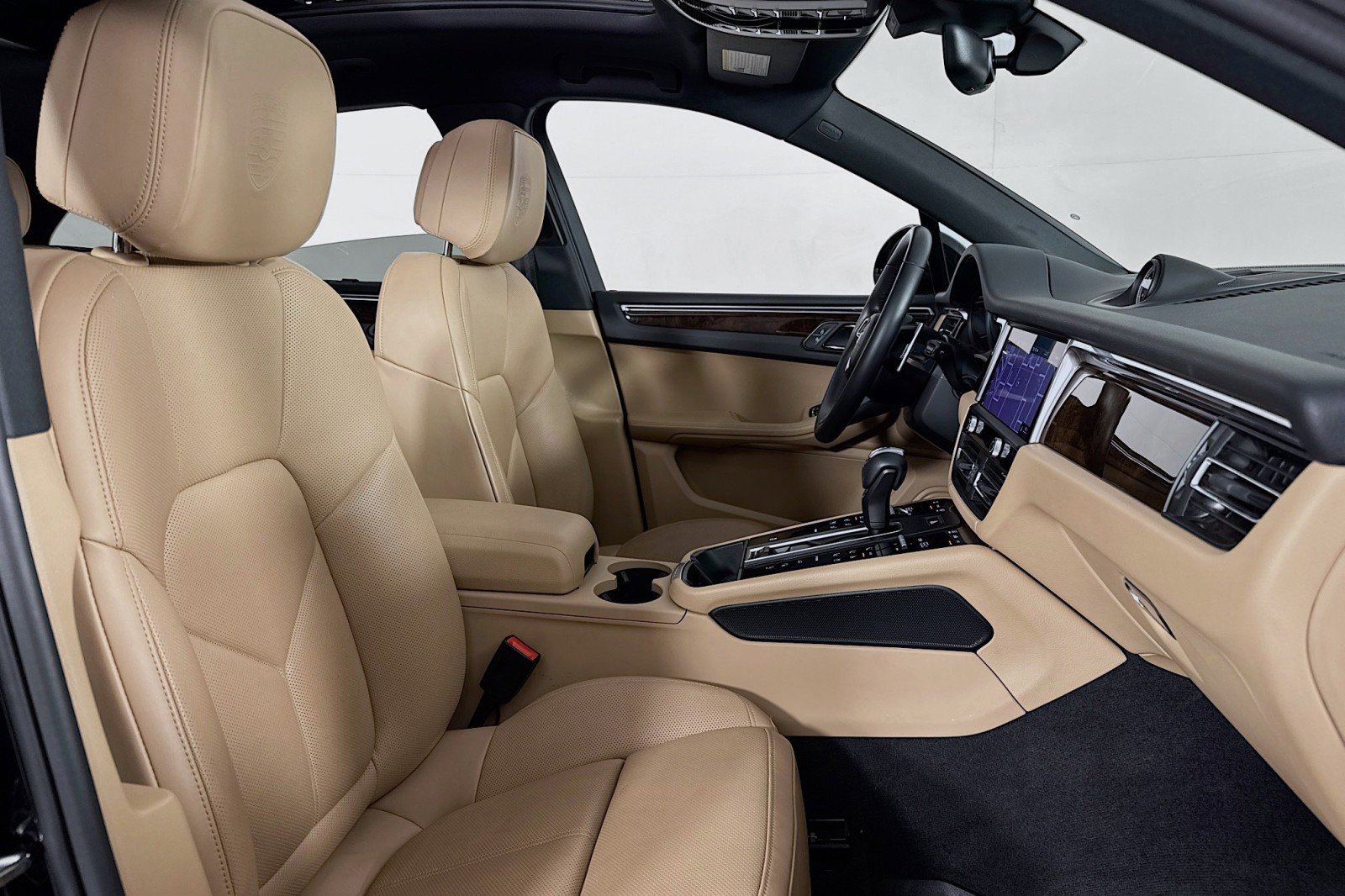 Used 2025 Porsche Macan AWD/4WD image 6