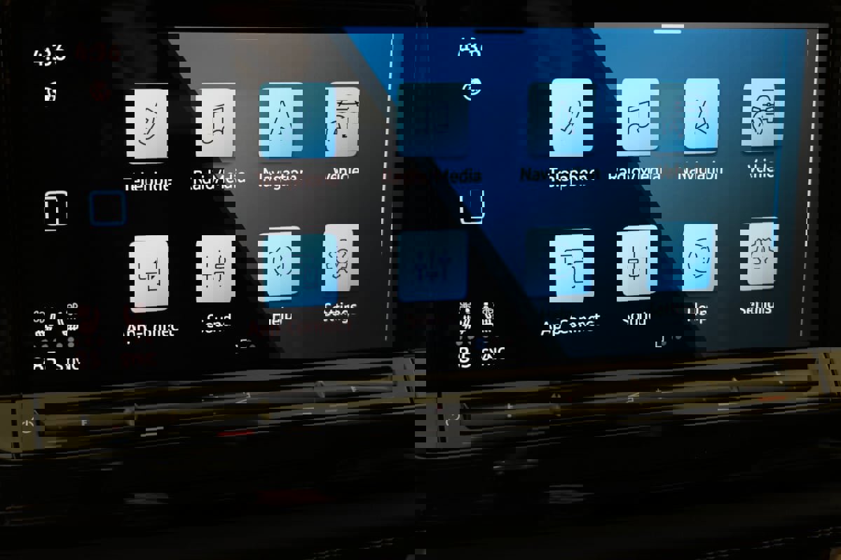 Used 2024 Volkswagen Atlas SEL Premium R-Line image 54