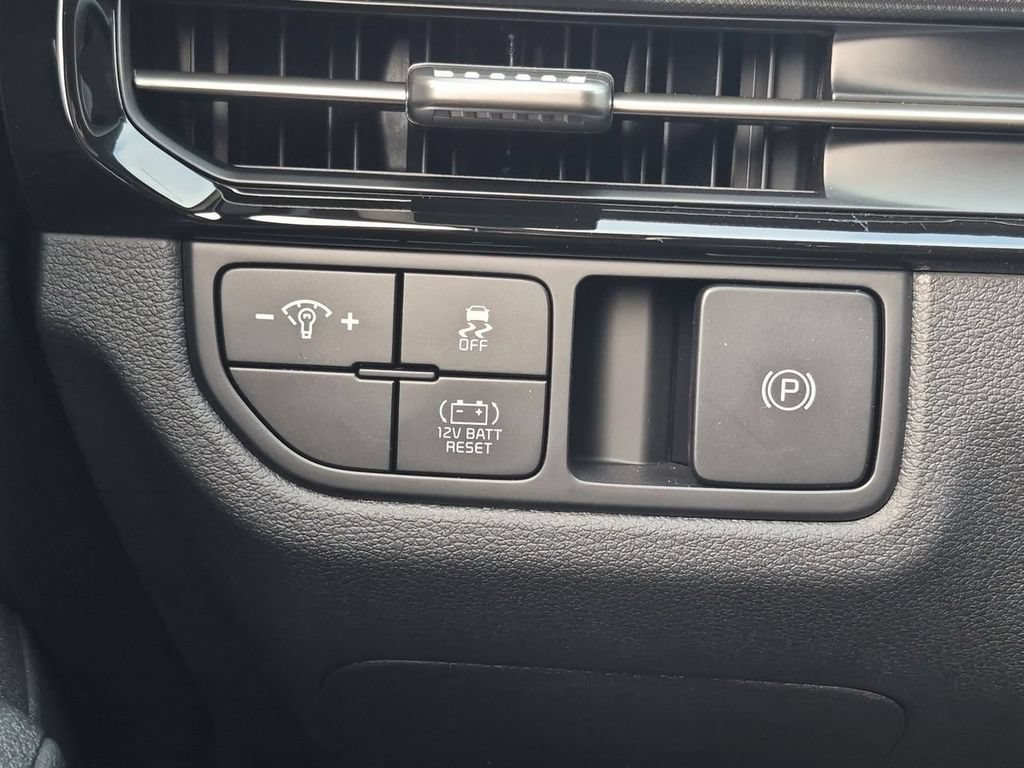 New 2026 Kia Sportage LX FWD image 18