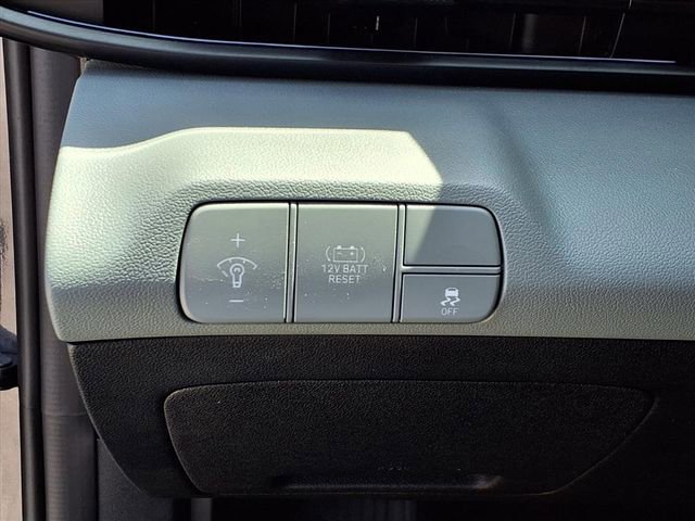 Used 2025 Hyundai Elantra Limited image 14