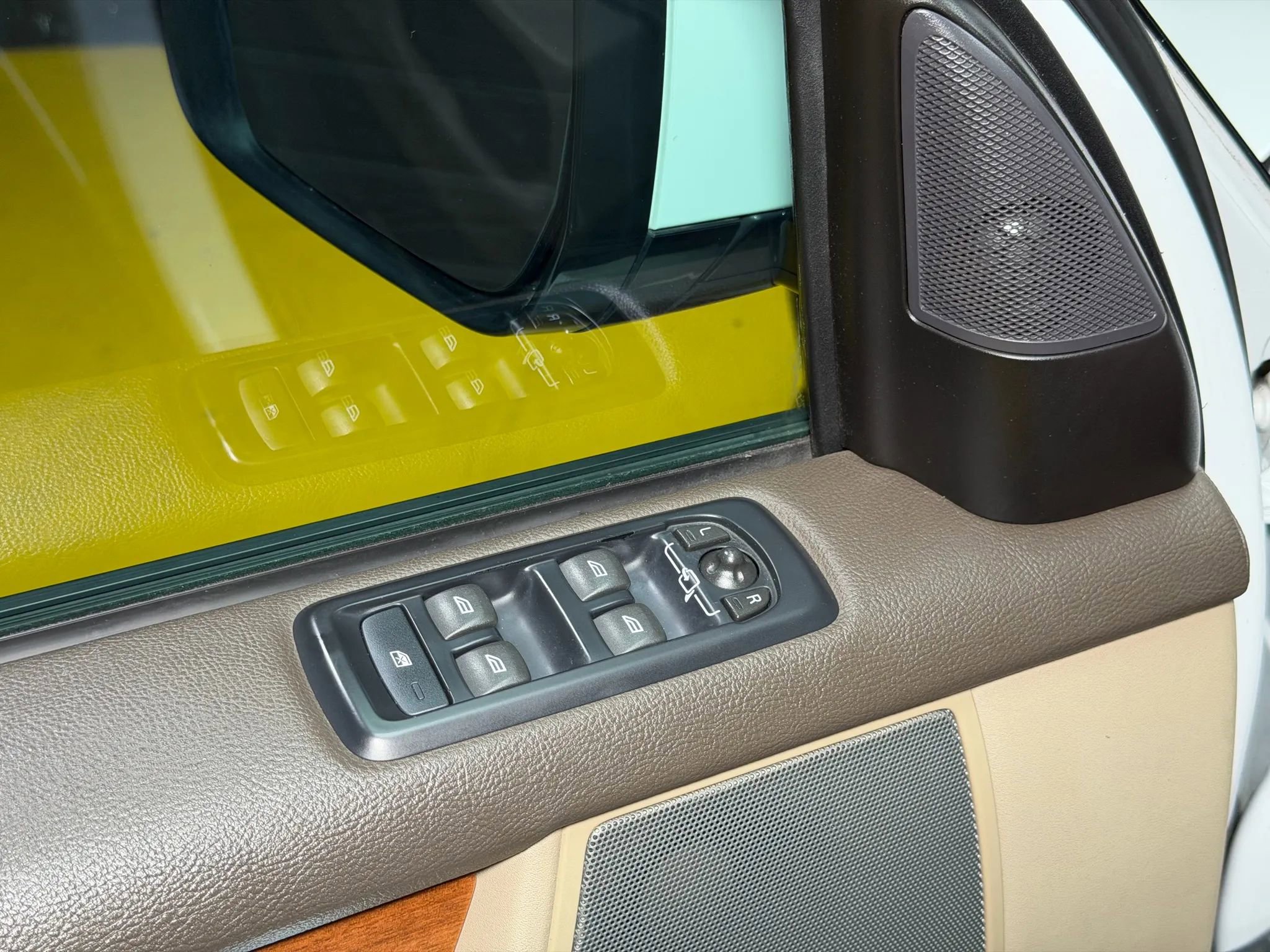 Used 2015 Land Rover LR4 HSE image 39