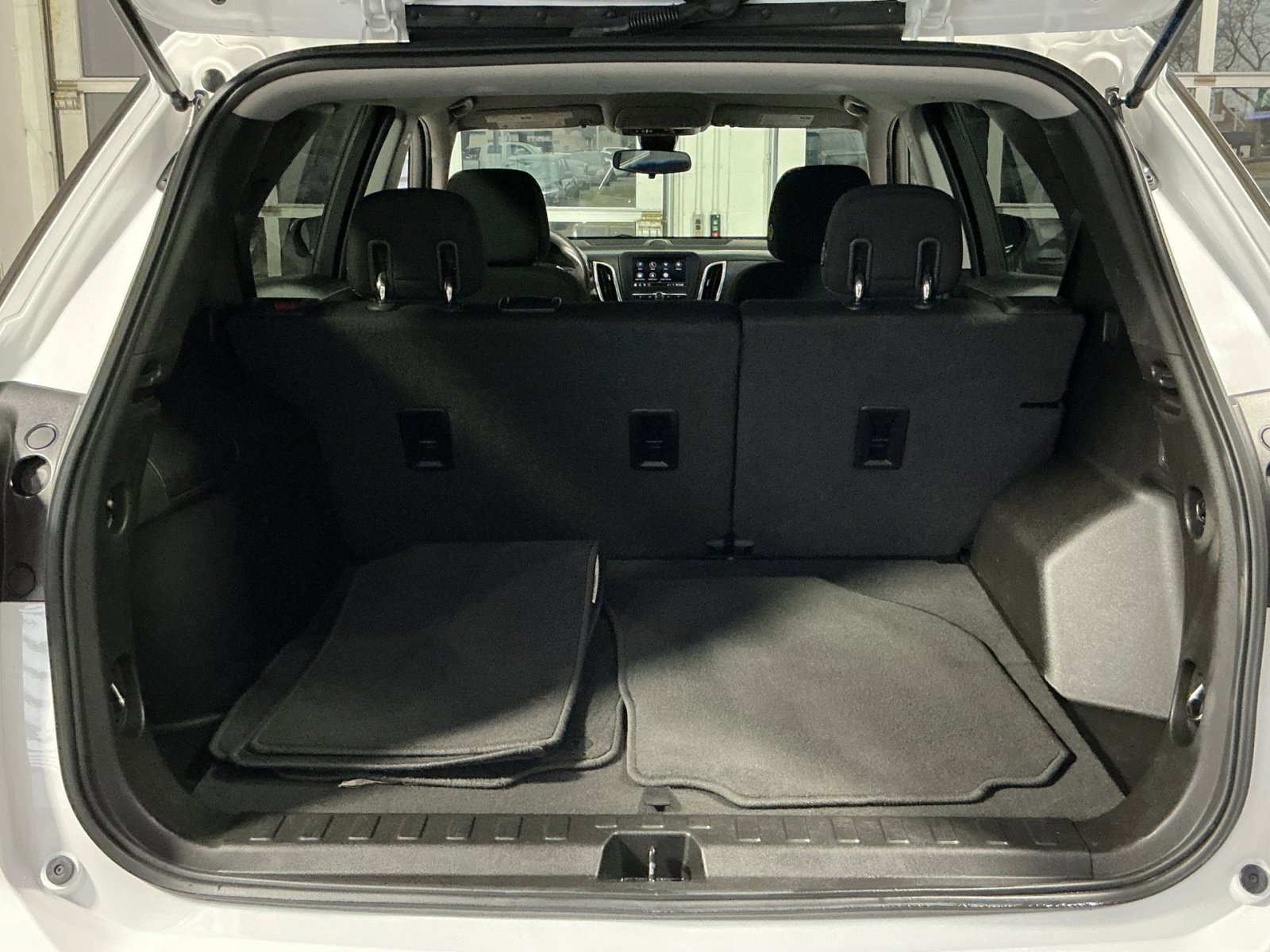 Used 2020 Chevrolet Equinox LT image 32