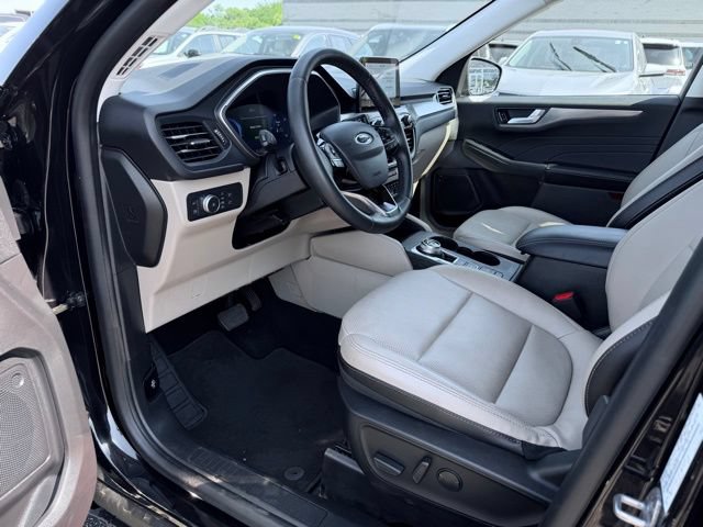 Used 2022 Ford Escape Titanium AWD/4WD image 19