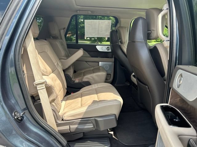 Used 2022 Lincoln Navigator Reserve AWD/4WD image 23