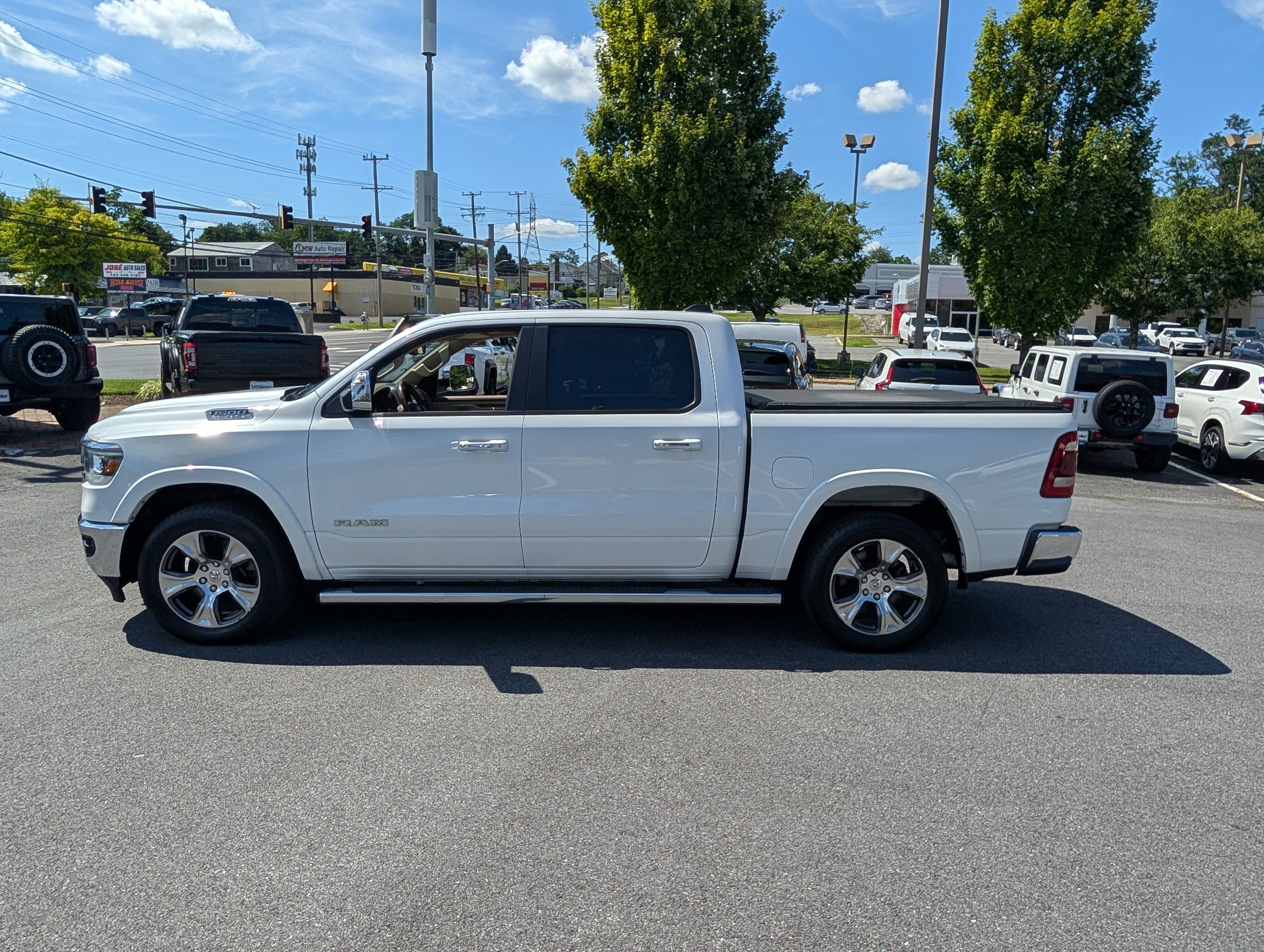 Used 2020 RAM 1500 Laramie AWD/4WD image 6