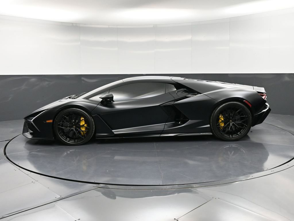 Used 2024 Lamborghini Revuelto image 2