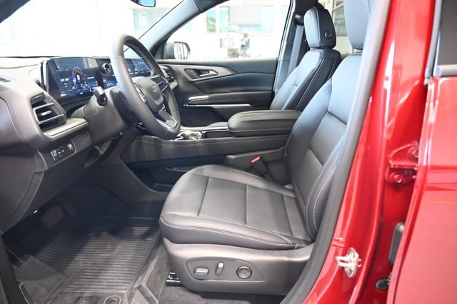 New 2026 Chevrolet Traverse LT w/ Midnight/Sport Edition FWD image 9