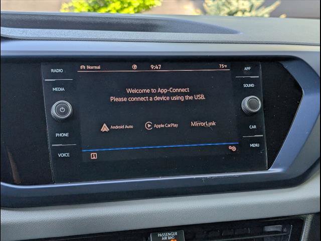 Certified 2022 Volkswagen Taos SE image 33