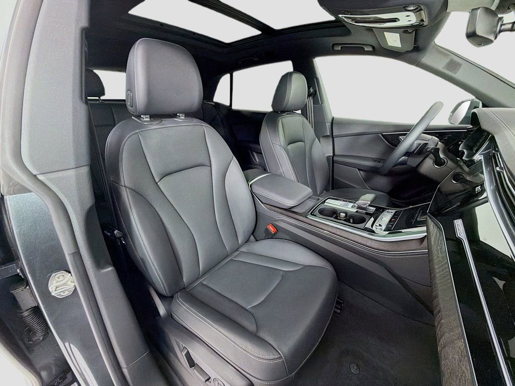 Used 2023 Audi Q8 Prestige image 31