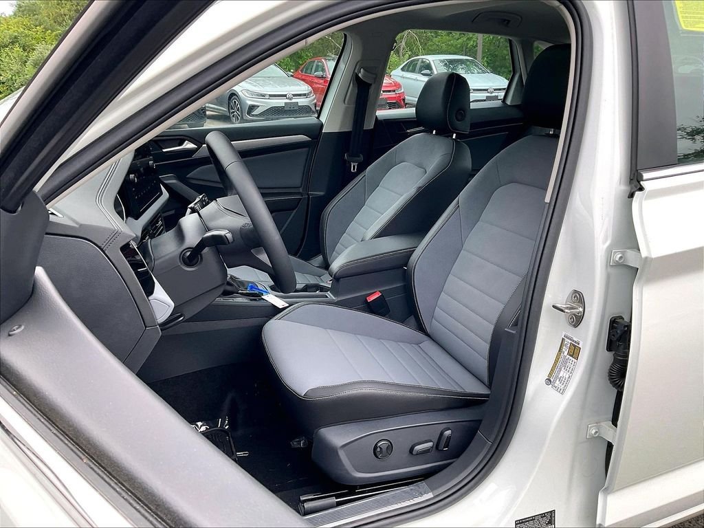 New 2026 Volkswagen Jetta SE FWD image 10