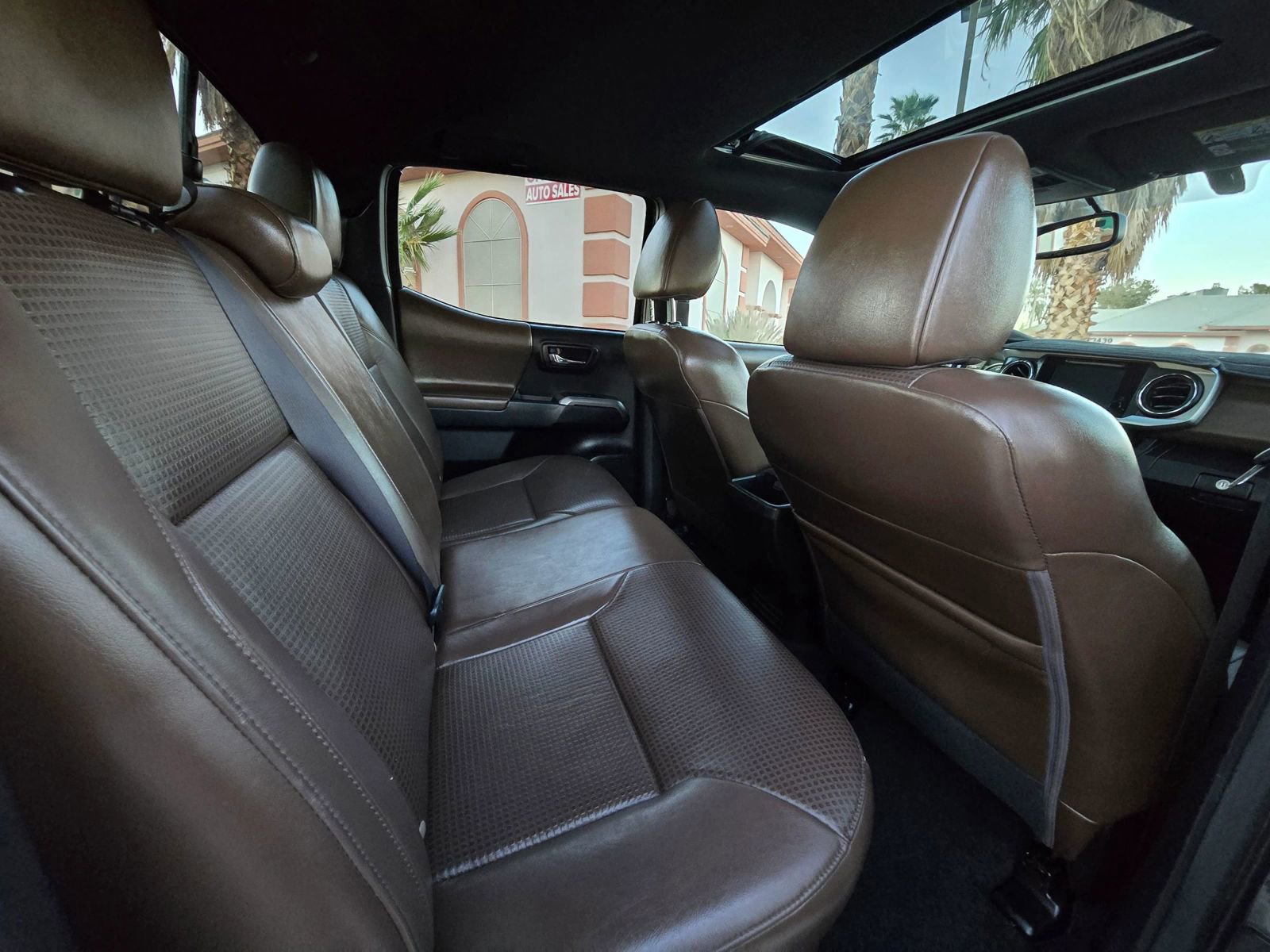 Used 2016 Toyota Tacoma Limited w/ Towing Package RWD image 15