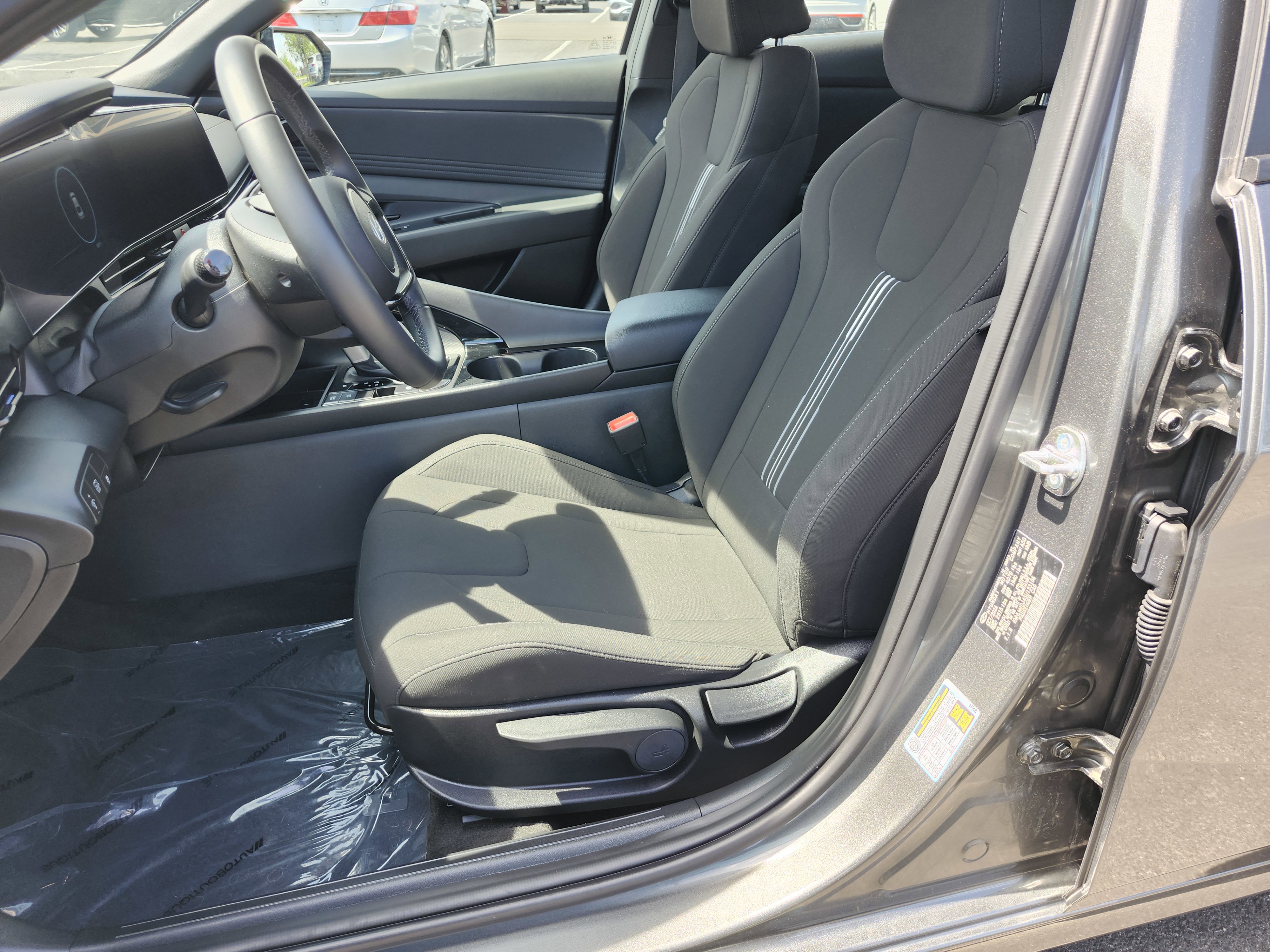 Used 2025 Hyundai Elantra SEL FWD image 23