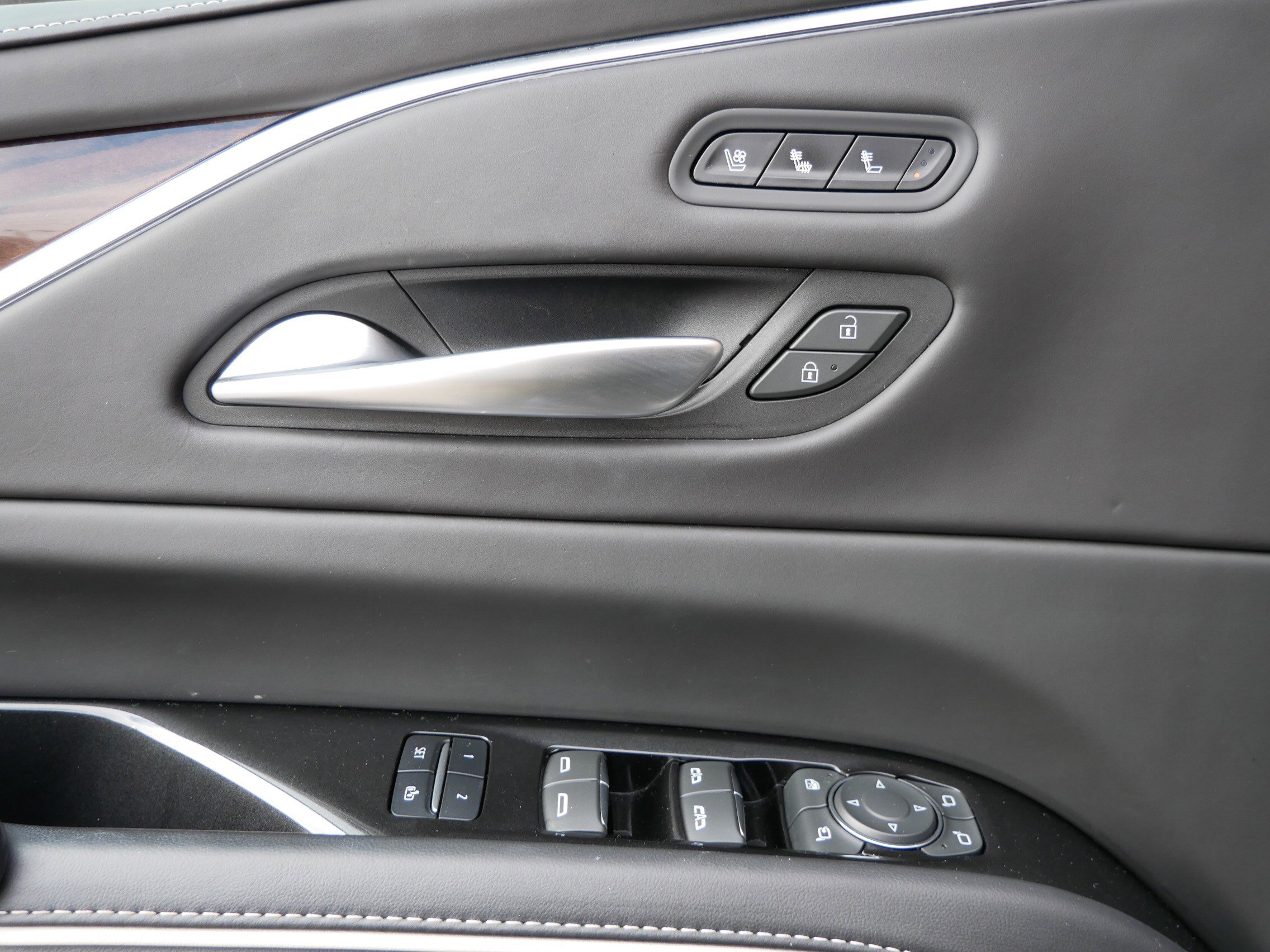 Certified 2022 Cadillac Escalade Sport Platinum w/ LPO, ONYX Package image 9