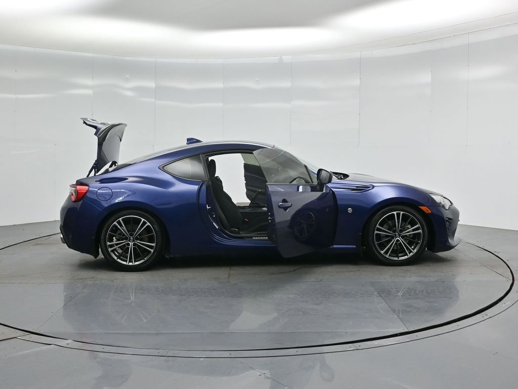 Used 2017 Toyota 86 image 3
