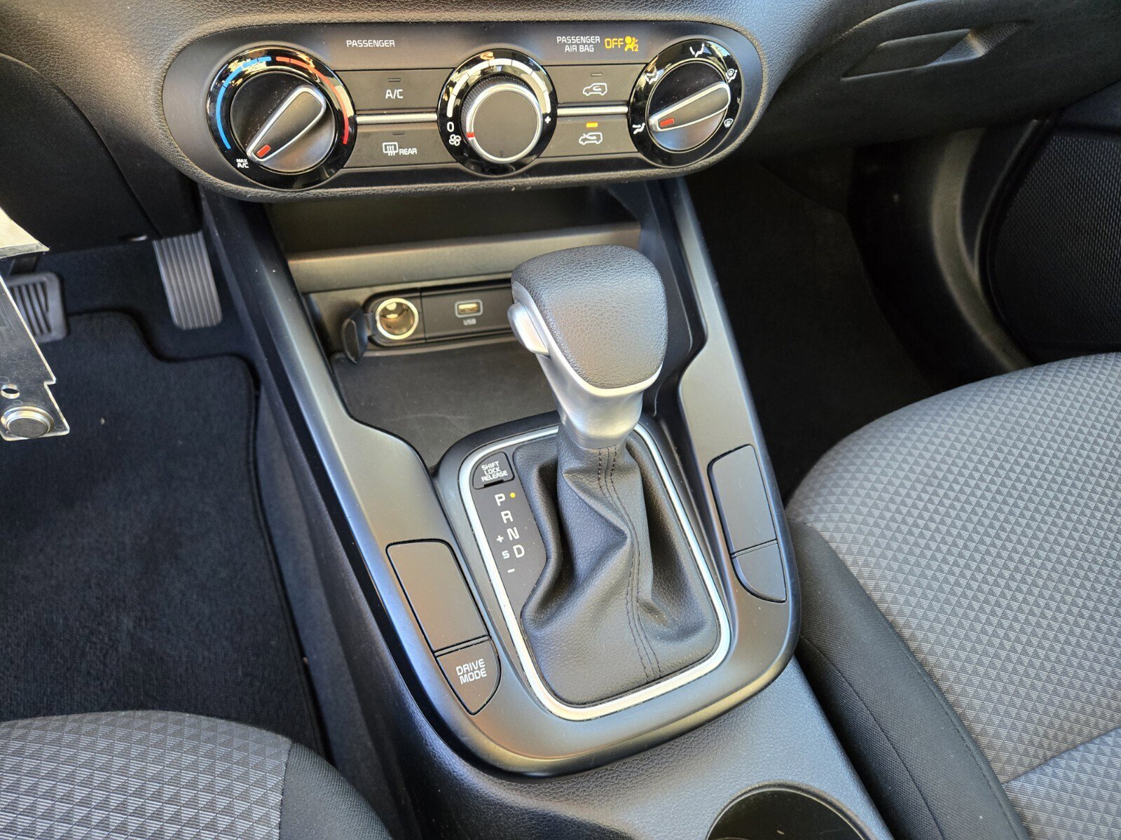 Certified 2024 Kia Soul LX w/ Option Group 015 image 21