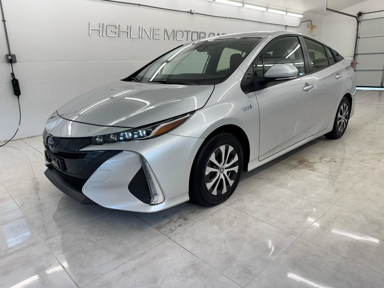 Used 2022 Toyota Prius Prime LE FWD image 1