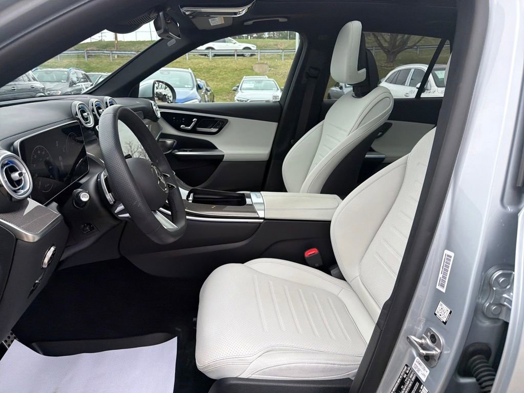 Used 2025 Mercedes-Benz GLC 350e 4MATIC image 9