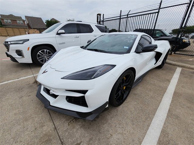 Used 2025 Chevrolet Corvette Z06 RWD image 3