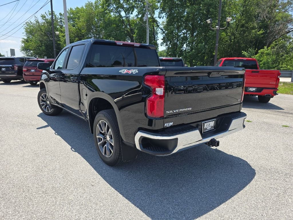 Used 2022 Chevrolet Silverado 1500 LT AWD/4WD image 2