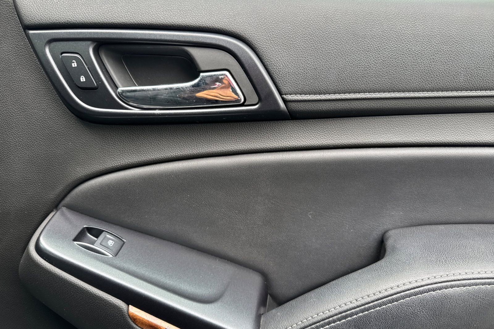 Used 2015 Chevrolet Suburban LTZ image 21