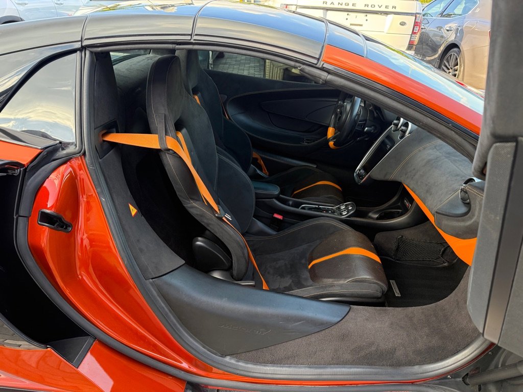 Used 2020 McLaren 570S Spider image 9