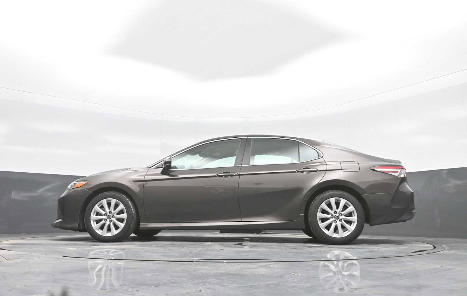 Used 2019 Toyota Camry LE image 35