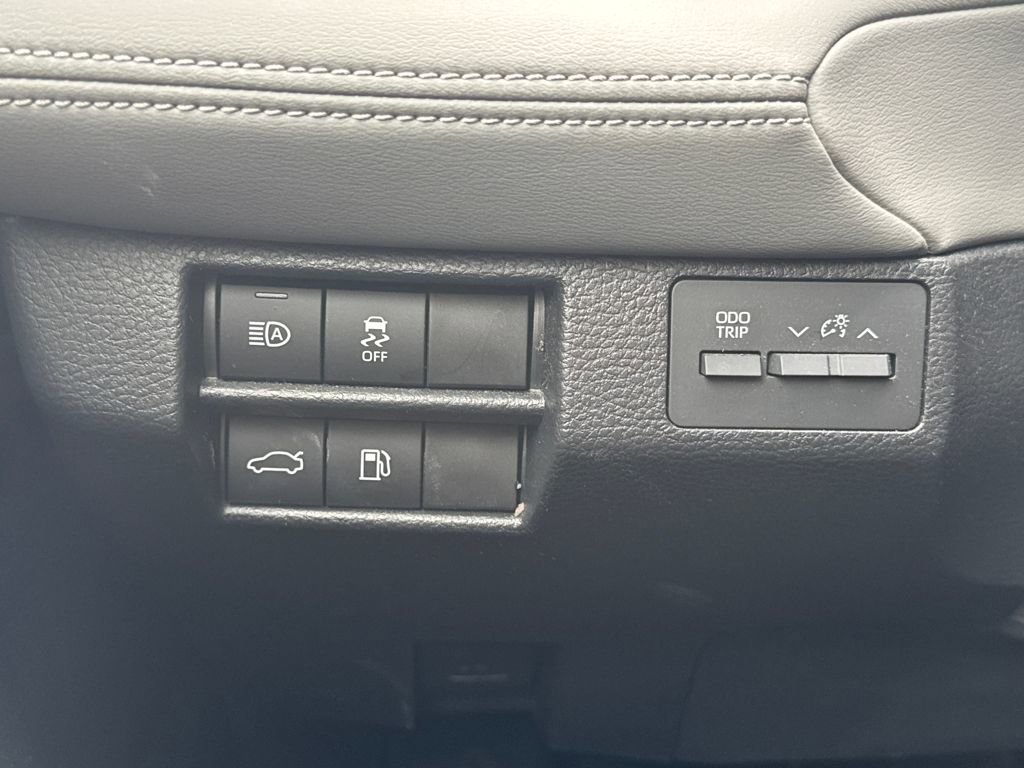 Used 2021 Toyota Avalon XLE w/ Moonroof Package image 31