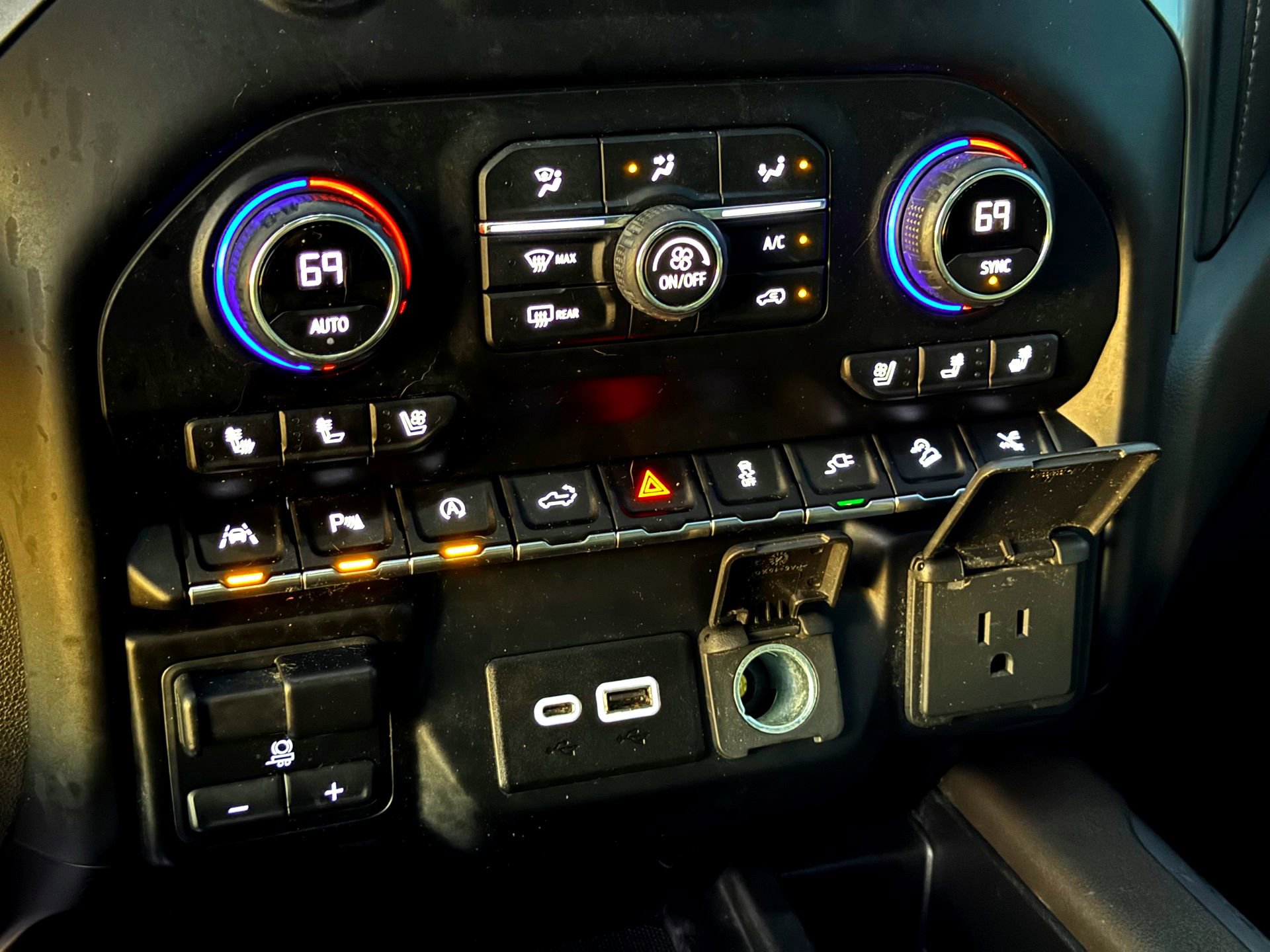 Used 2020 Chevrolet Silverado 1500 LTZ image 31