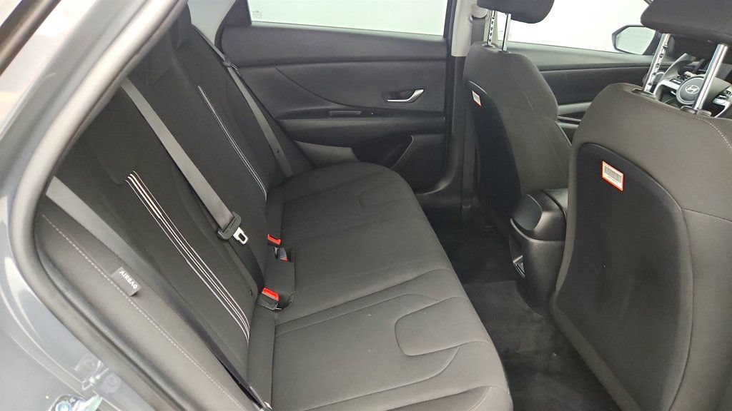 Used 2026 Hyundai Elantra Hybrid FWD image 21