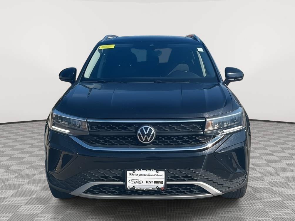 Used 2022 Volkswagen Taos SE AWD/4WD image 2