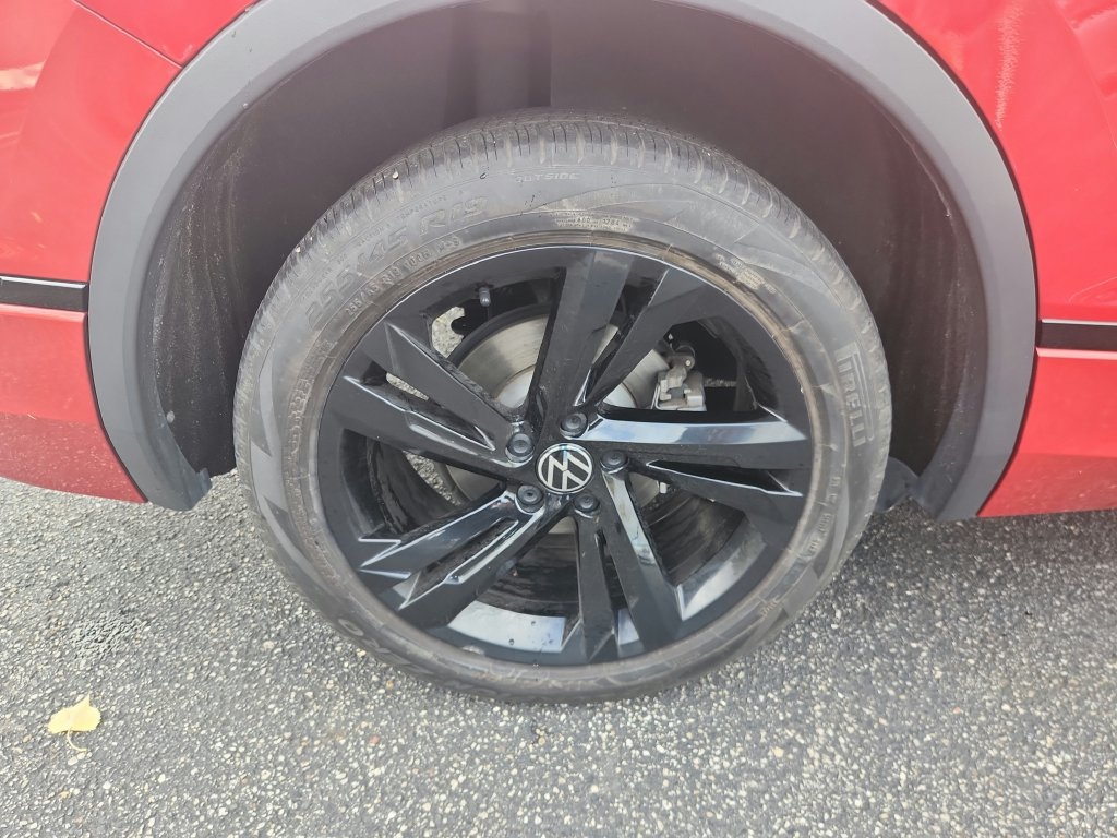 Certified 2024 Volkswagen Tiguan SE R-Line AWD/4WD image 32