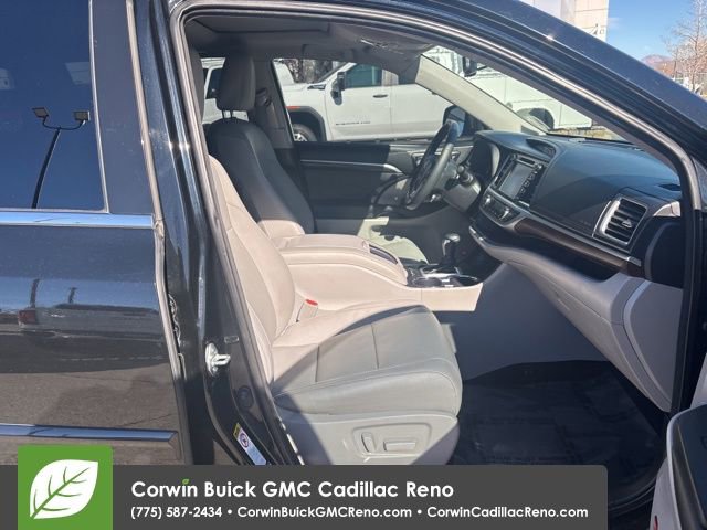 Used 2015 Toyota Highlander Limited w/ Driver Technology Package image 34