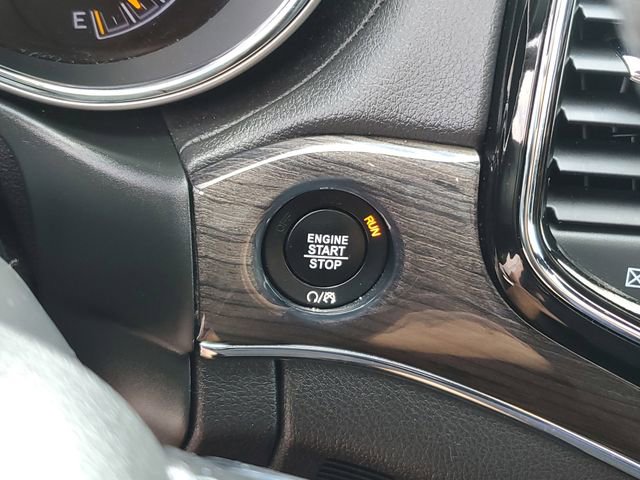 Used 2021 Jeep Grand Cherokee Overland AWD/4WD image 16