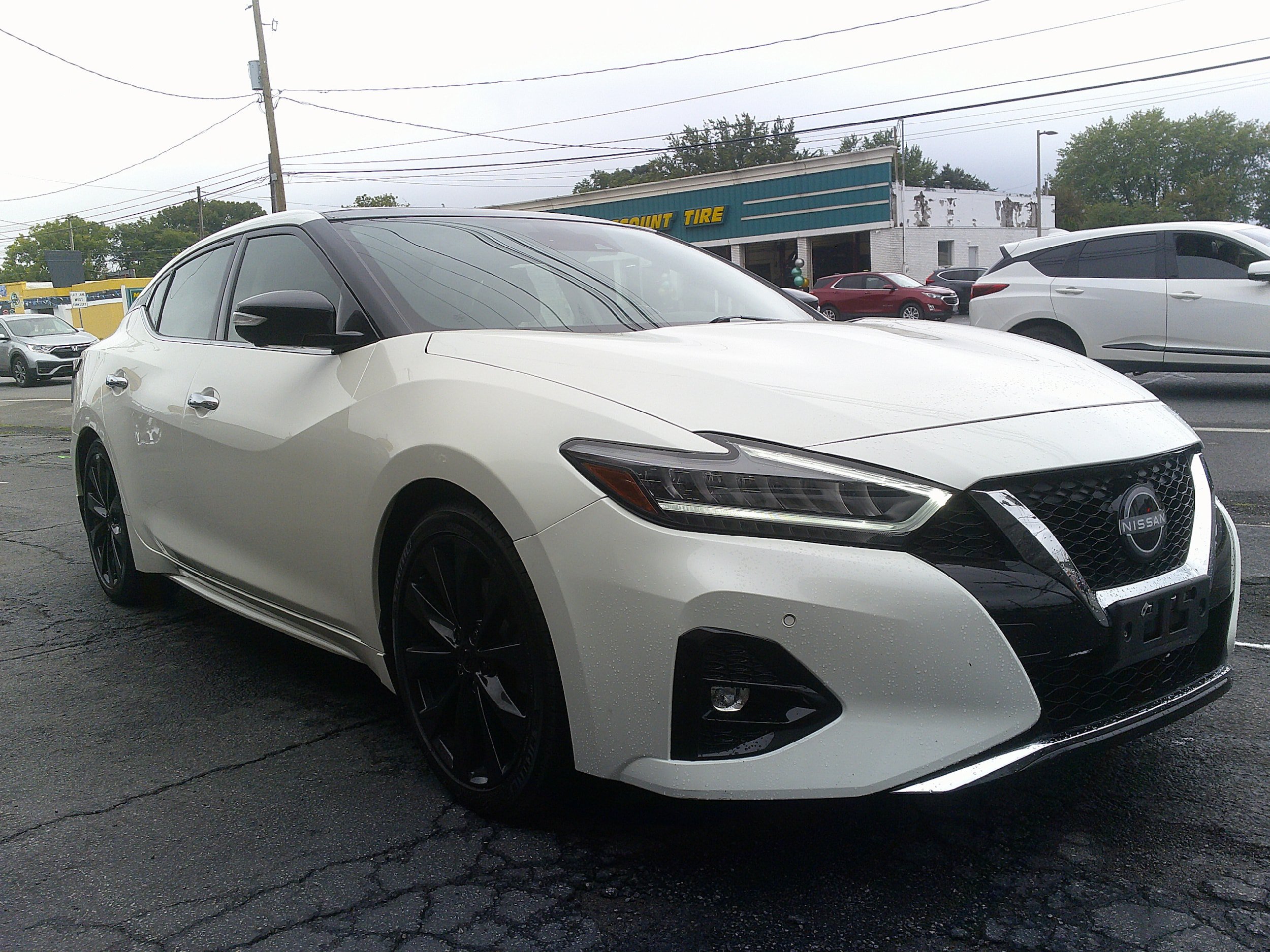 Used 2023 Nissan Maxima Platinum w/ Sport Mat Group FWD image 11