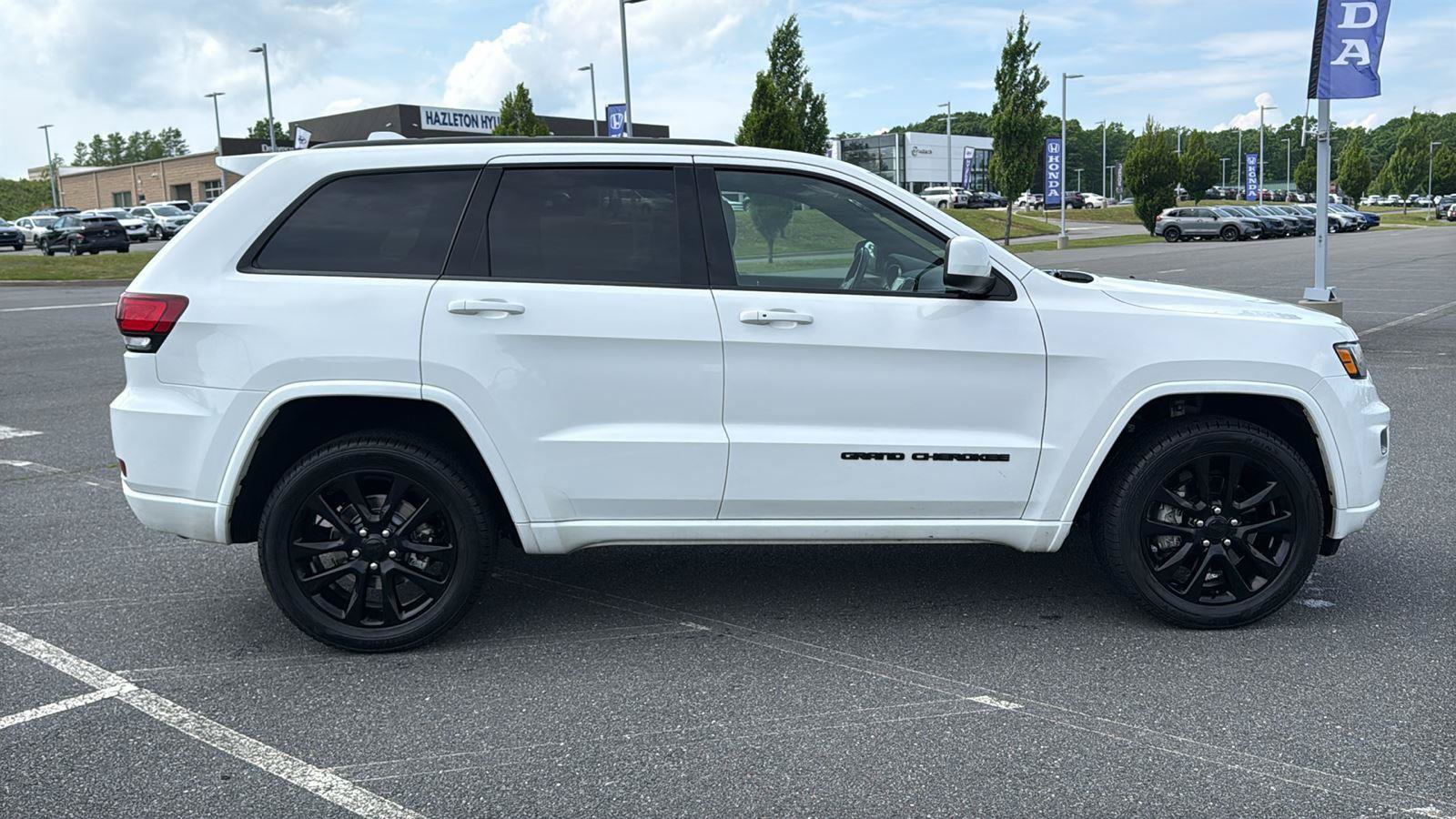 Used 2021 Jeep Grand Cherokee Laredo X AWD/4WD image 4