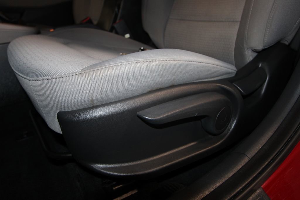 Used 2017 Hyundai Elantra SE image 7