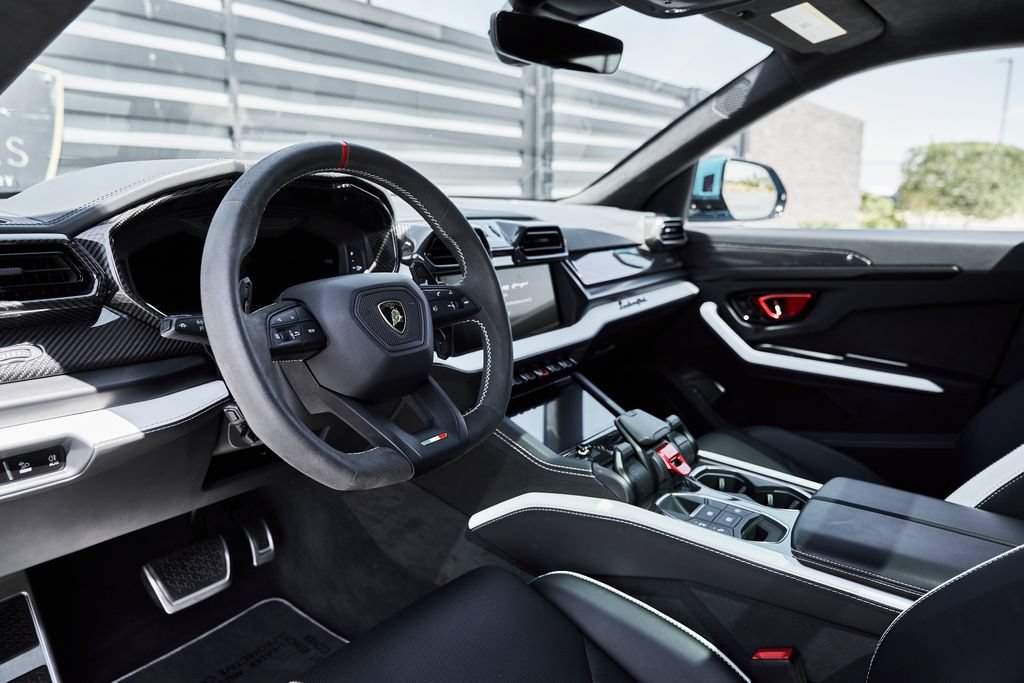 Used 2025 Lamborghini Urus S AWD/4WD image 2