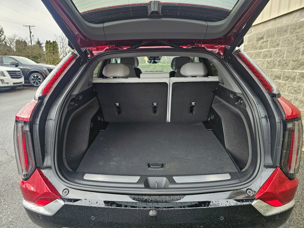 New 2026 Cadillac Optiq Luxury 1 image 7