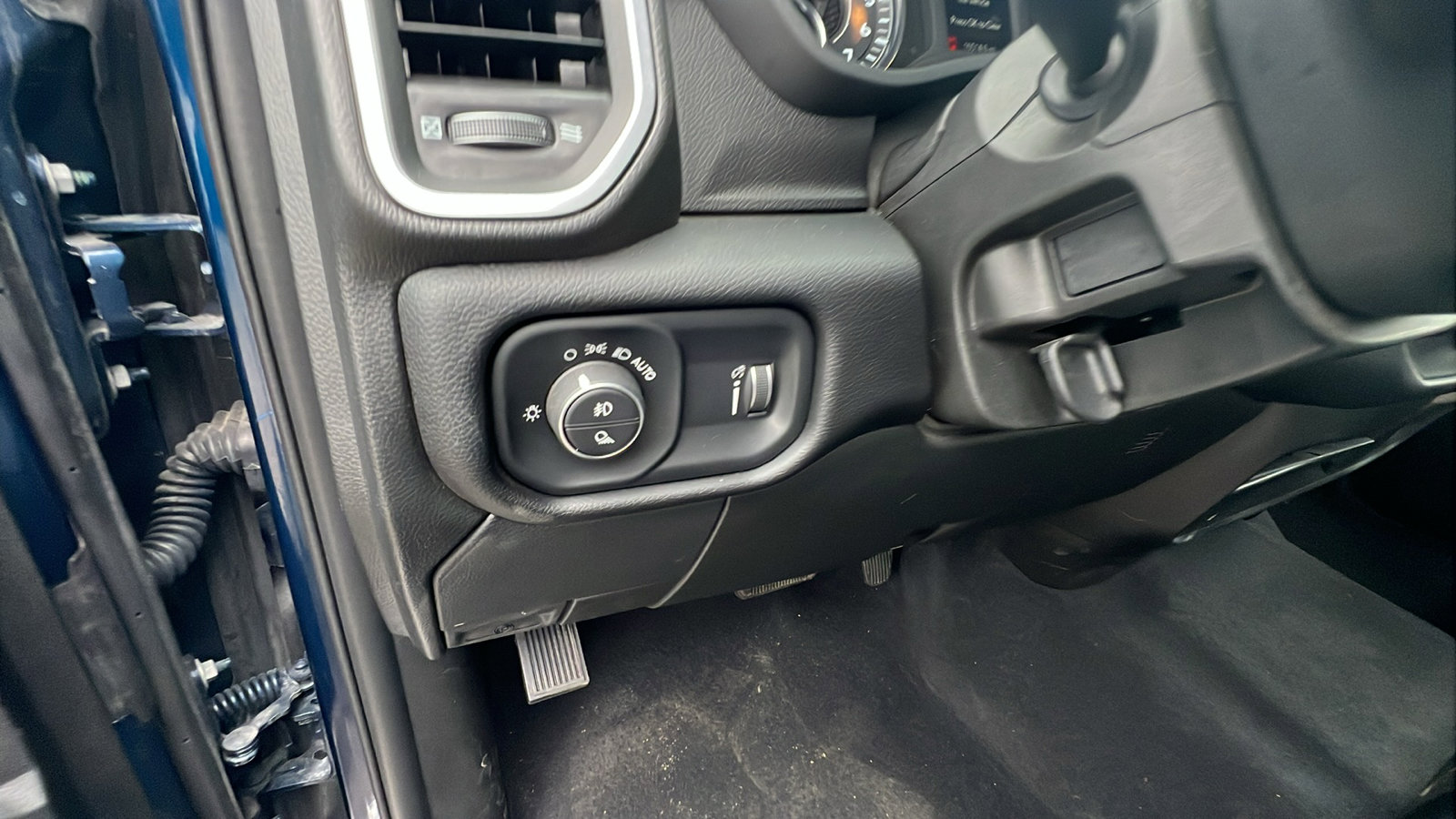 Used 2024 RAM 2500 Big Horn w/ Bed Utility Group image 26