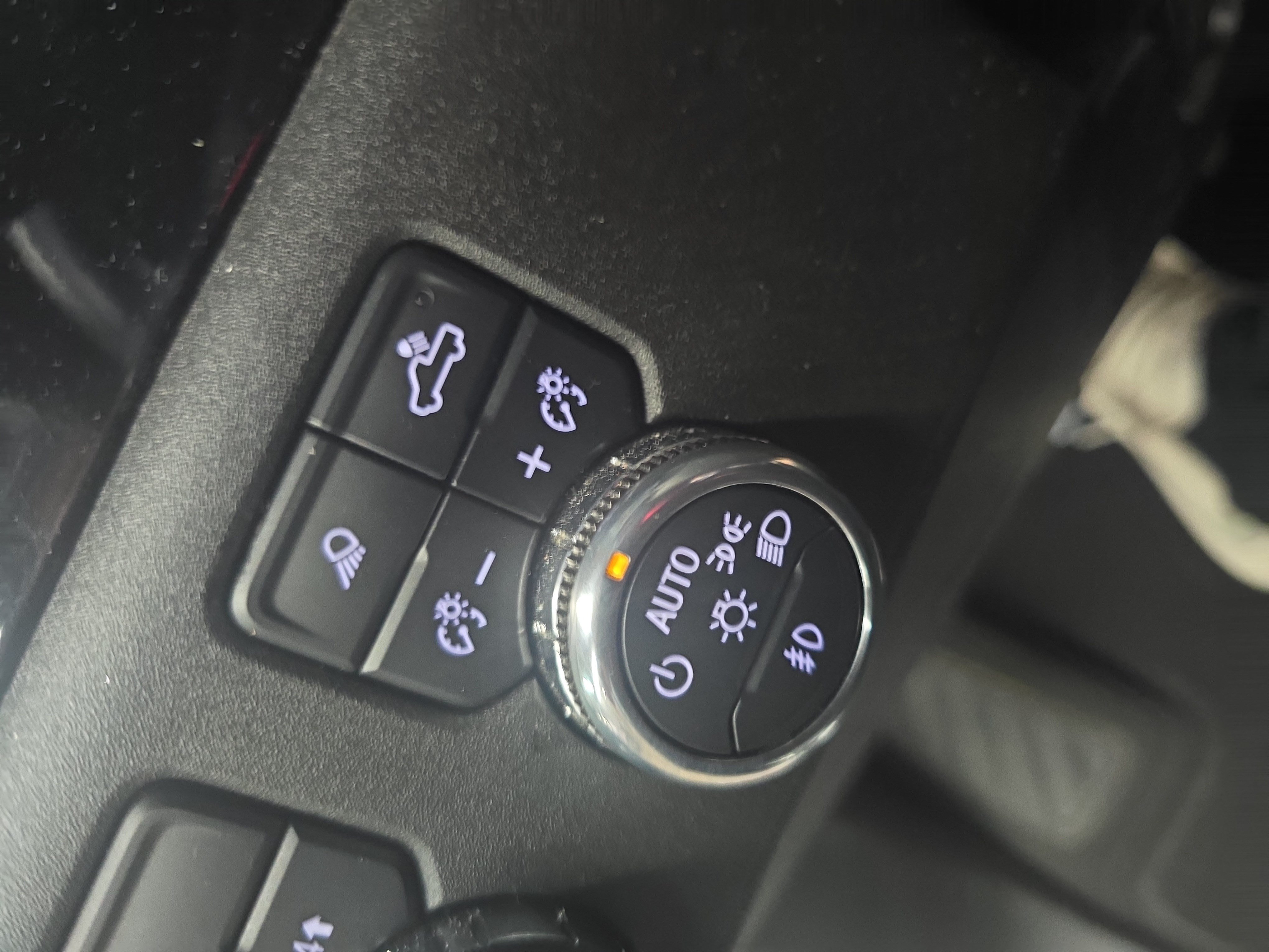 Used 2025 GMC Sierra 1500 SLT AWD/4WD image 26