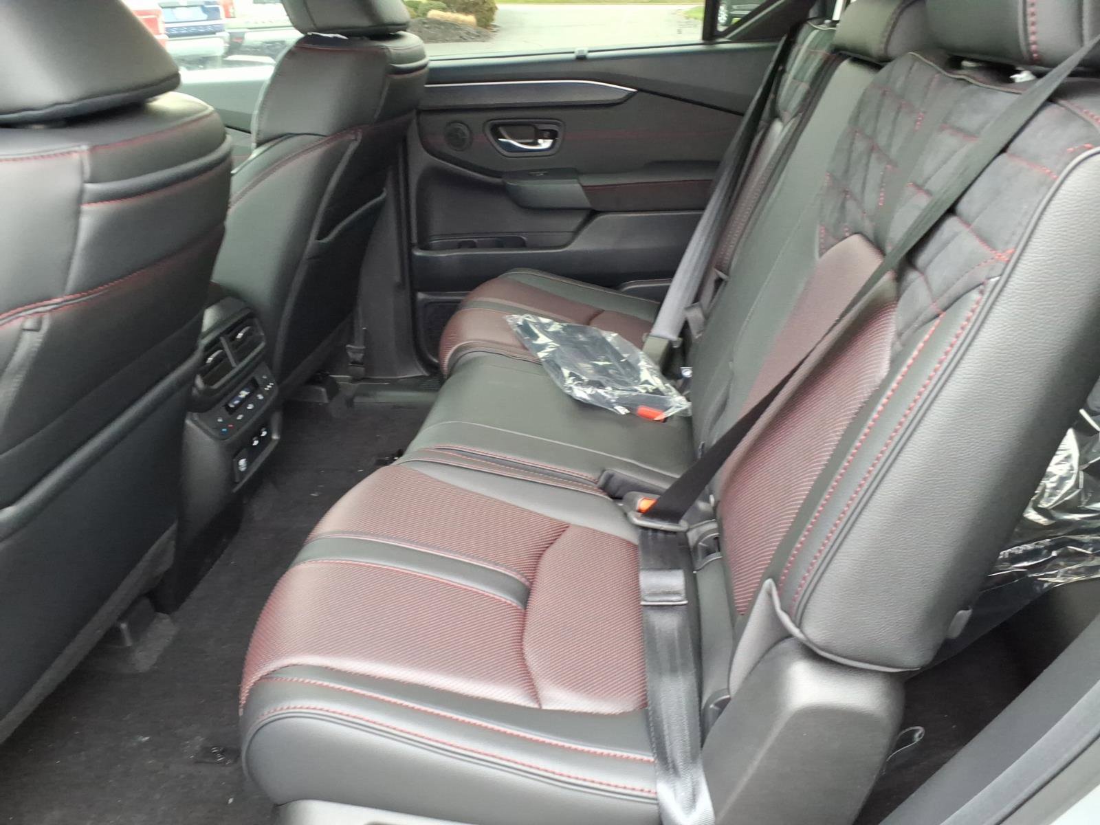 New 2026 Honda Pilot Black Edition image 5