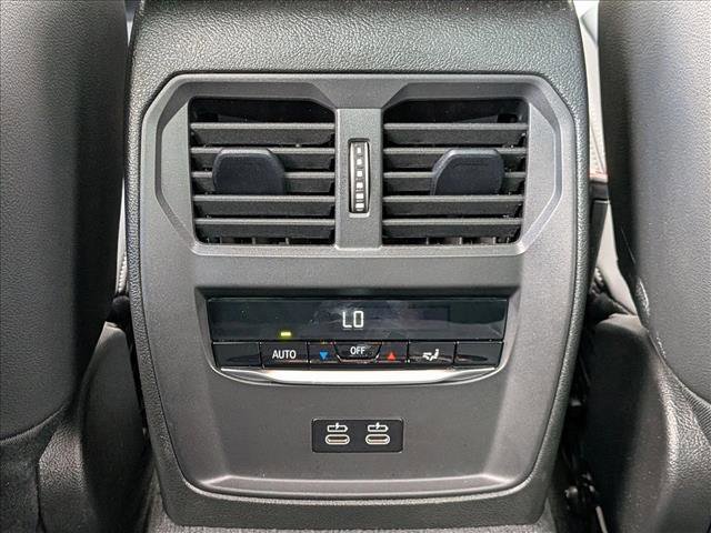 Used 2025 BMW 330i Sedan w/ Premium Package image 18