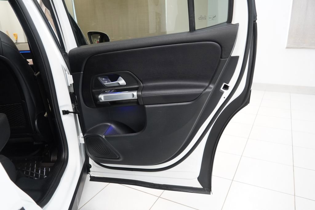 Used 2023 Mercedes-Benz GLB 250 4MATIC image 24