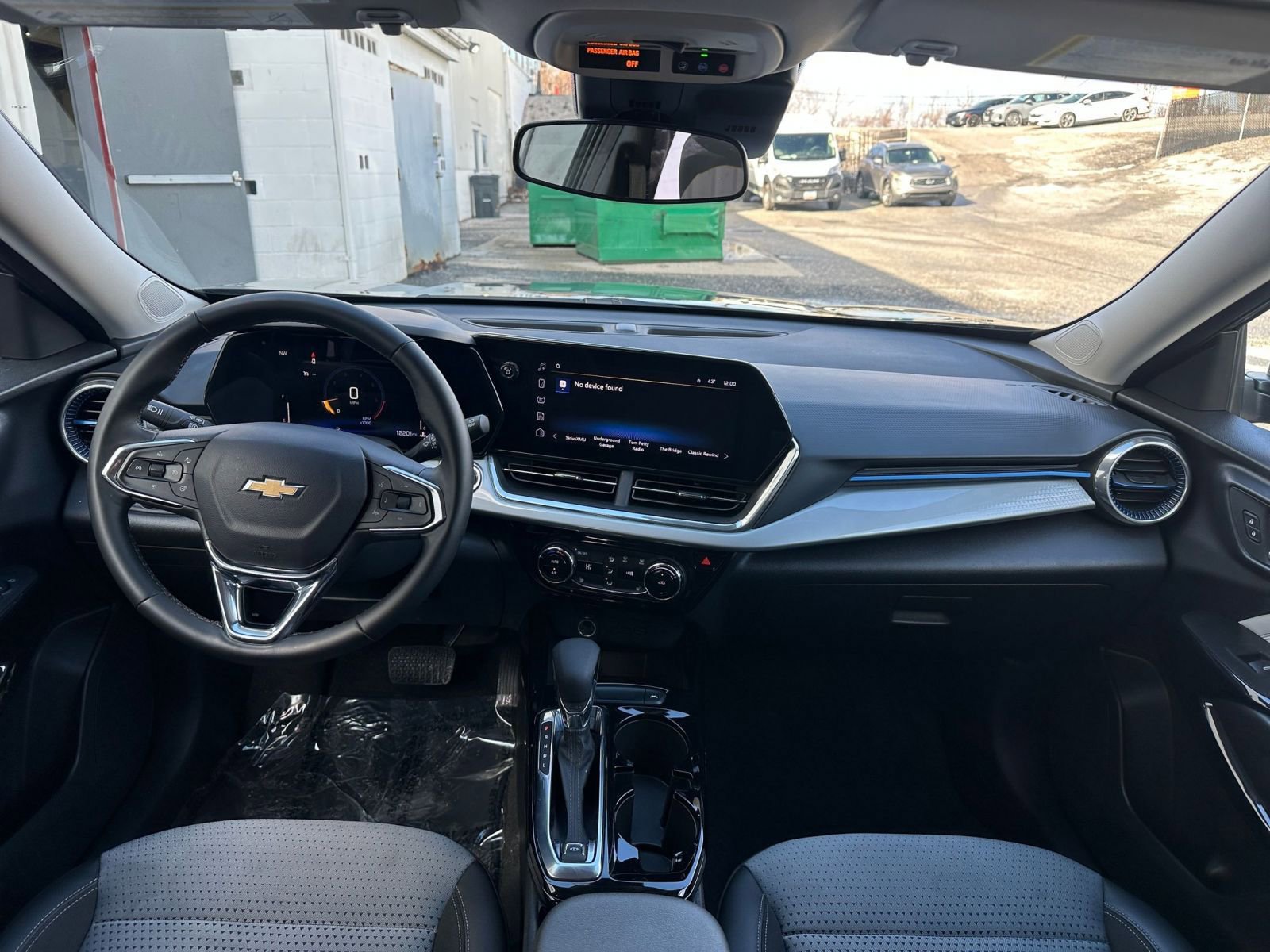 Used 2025 Chevrolet Trax LT w/ LT Convenience Package image 31