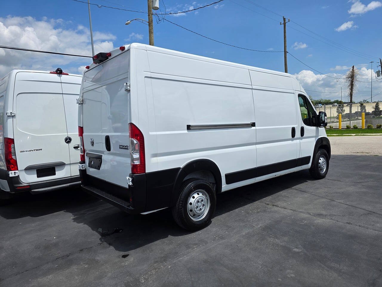 Used 2024 RAM ProMaster 2500 w/ Convenience Group FWD image 6