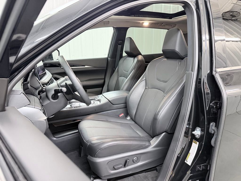 Certified 2025 INFINITI QX60 Pure image 13