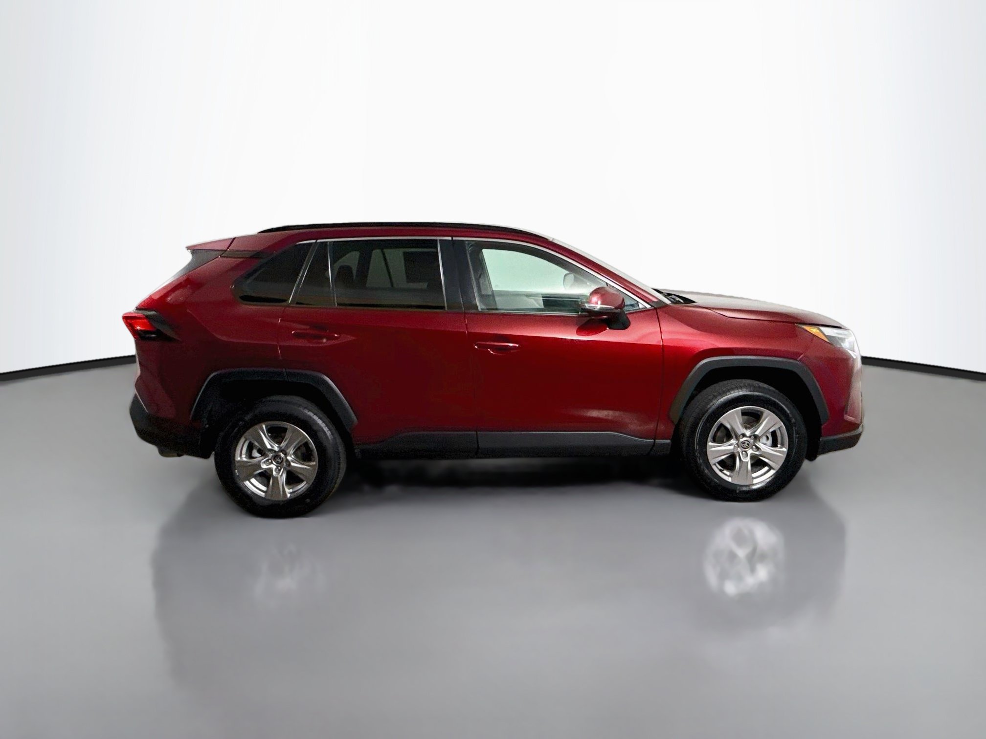 Used 2022 Toyota RAV4 XLE FWD image 8